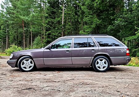 Mercedes-Benz E 230 E 200