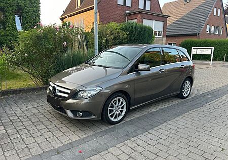 Mercedes-Benz B 180 -