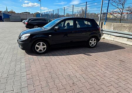 Kia Rio 1.6 - AUTOMATIK