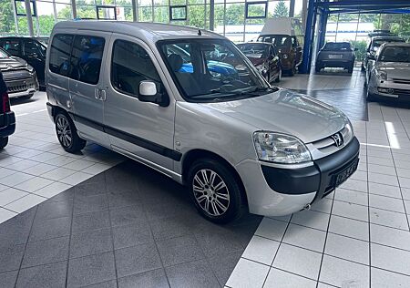 Peugeot Partner Premium Rollstuhlumbau Heckausschnitt
