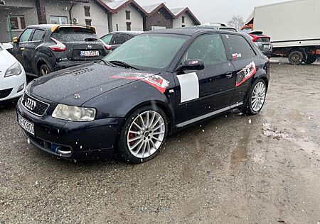 Audi S3 1.8T quattro -