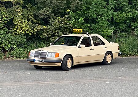Mercedes-Benz 200 200D W124 Taxi original HUneu einmaliger Zustand