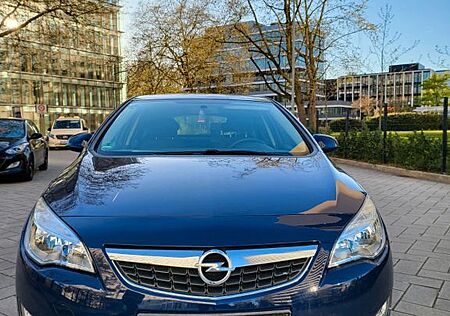 Opel Astra J Lim. 5-trg. Design Edition