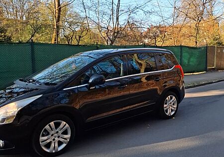 Peugeot 5008 7 sitzer mit tüv juni 2027