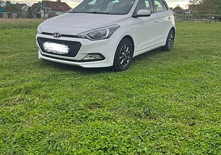 Hyundai i20 1.2 !TÜV NEU!