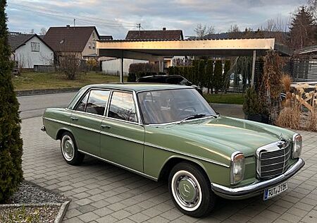 Mercedes-Benz 230