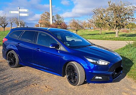 Ford Focus 2,0 EB ST Turnier ST Winterpaket