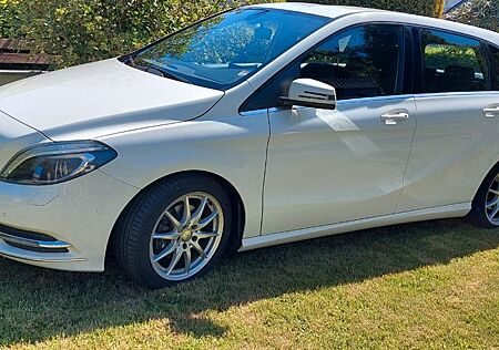 Mercedes-Benz B 180 - Scheckheft und unfallfrei, sehr gepflegt