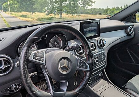 Mercedes-Benz GLA 220 d 4MATIC AMG Line Leder AHK Navi