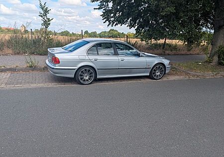 BMW 520i E39 Einsteigen, losfahren.