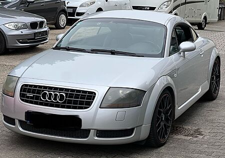 Audi TT Coupe 1.8T quattro Sport