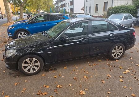 Mercedes-Benz C 180 KOMPRESSOR BlueEFFICIENCY +Navi+Sitzheiz.