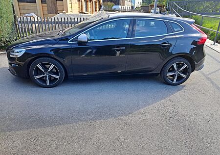 Volvo V40 D3 - R-Design schwarz metallic