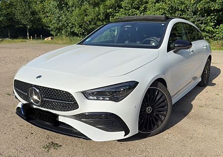 Mercedes-Benz CLA 200 Shooting Brake AMG Line |