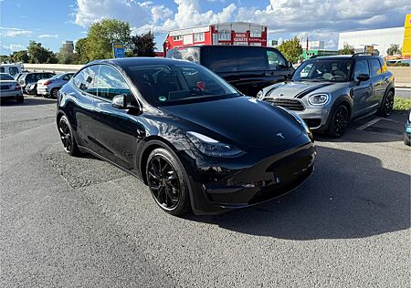 Tesla Model Y Long Range AWD *Werksgarantie* PDC