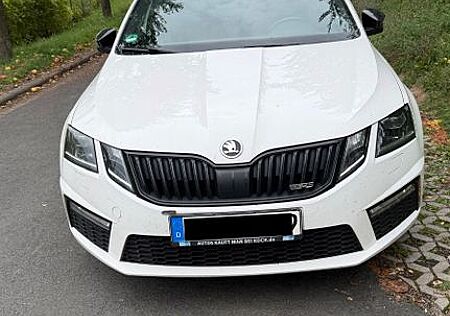 Skoda Octavia 2.0 TSI RS 245 RS mit AHK abnehmbar