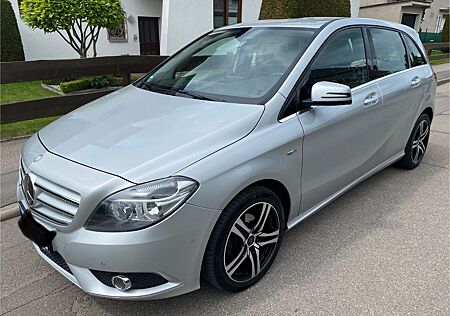 Mercedes-Benz B 180 B180, BLUE-EFFICIENCY, EZ04/12, HU 05/27, EURO5
