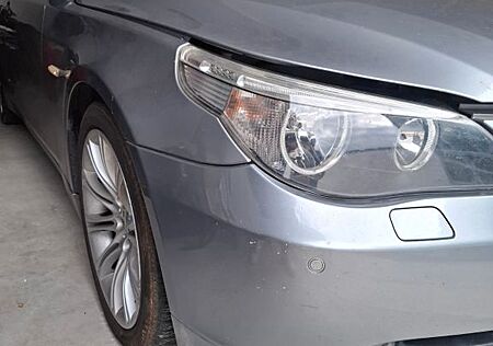BMW 523i -