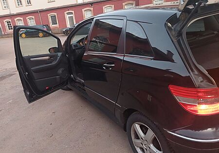 Mercedes-Benz B 200 - sucht neue/n Besitzer/in