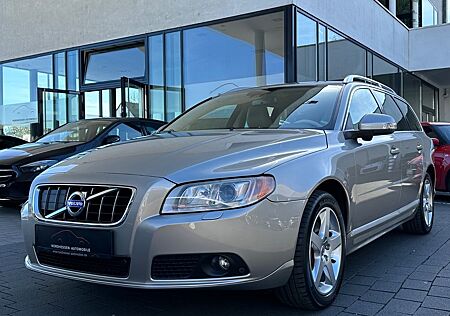 Volvo V70 Summum D5 AWD Aut. | Standheizung | Leder