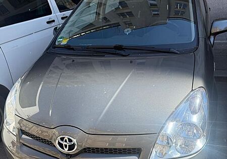 Toyota Corolla Verso 1.8-l-VVT-i Edition 7-Sitzer E...