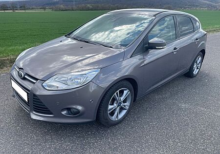 Ford Focus 2,0TDCi 85kW PowerShift DPF Titanium T...
