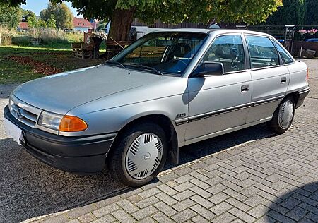 Opel Astra F 1.4 GLS 12/1992 TÜV Limousine