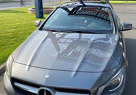 Mercedes-Benz CLA 200 - METALLICLACK