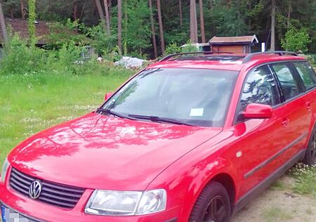 VW Passat Variant Volkswagen Passat 4Motion - Allrad mit Klima und Holzaus