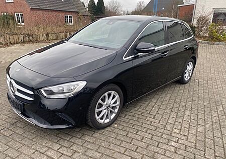 Mercedes-Benz B 180 AHK Navi
