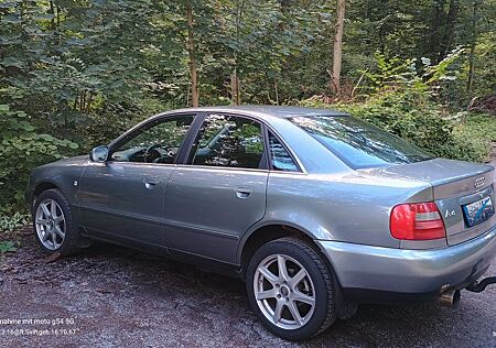 Audi A4 2.8 AHK Klima quattro Schöner Zustand
