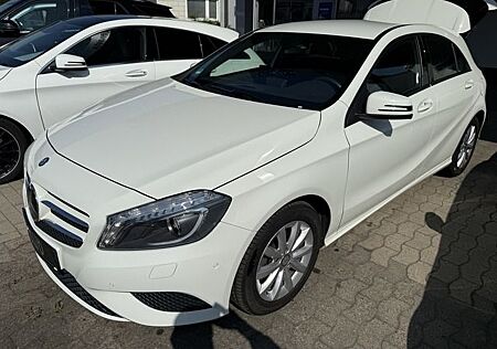 Mercedes-Benz A 180 Style Kamera Navi AHK PDC BI-Xenon