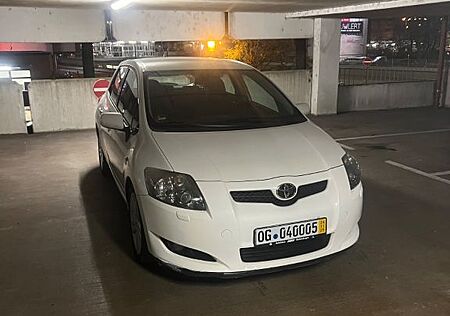 Toyota Auris 2.2 D-CAT D-CAT
