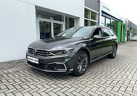 VW Passat Variant Volkswagen GTE Navi-Pro Matrix Pano AHK LM18