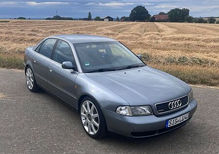 Audi A4 2.8 tiptronic quattro -