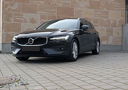 Volvo V60 Kombi Momentum Pro *1-Hand*el.AHK*