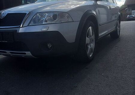 Skoda Octavia Combi 2.0 TDI PD DPF 4x4 Scout Scout