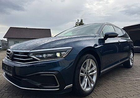 VW Passat Variant Volkswagen Passat Var GTE AHK Pano Matrix Keyless Digi 18''