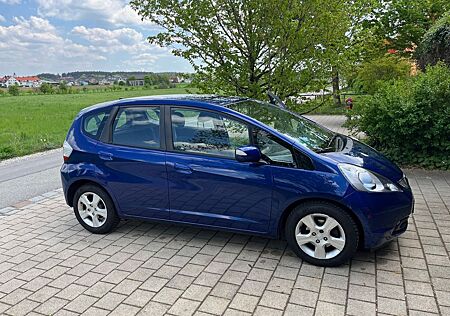 Honda Jazz (GE) 1.4 I-VETC i-SHIFT 73 kW (100 PS) blau