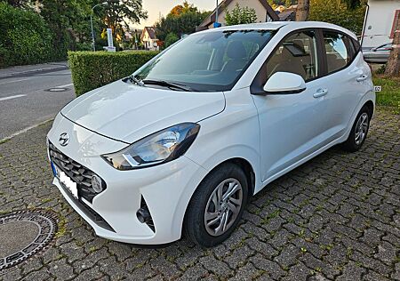 Hyundai i10 1.0 TOP Rentnerfahrzeug.
