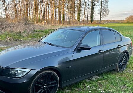 BMW 320i - e90