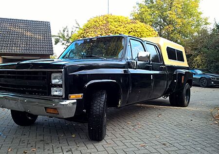 Chevrolet Silverado C3500 Dually Crew-Cab