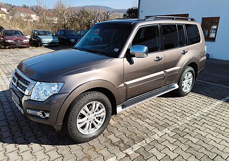 Mitsubishi Pajero 3,2 DI-D 4WD Standheizg SHZ Automatik AHK