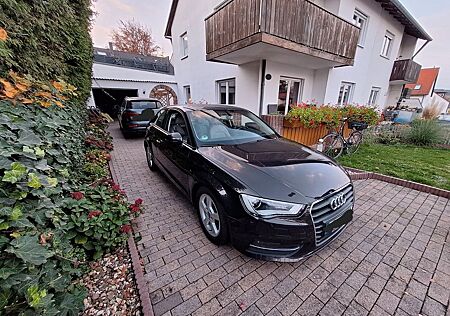 Audi A3 1.6 TDI (DPF) 99g CO2 Attraction Attraction