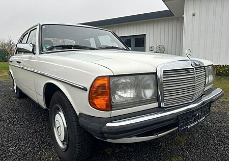 Mercedes-Benz 200 * W123*OLDTIMER*TÜV NEU*H.ZULASSUNG