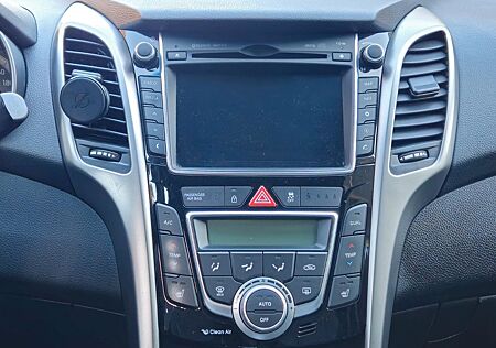 Hyundai i30 1.4 Top Ausstattung, TÜV NEU, Wenig KM
