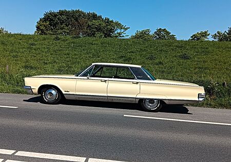 Chrysler New Yorker 4 DRS. HARDTOP