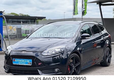 Ford Focus Turnier ST Xenon LEDs Navi Recaro 250 PS