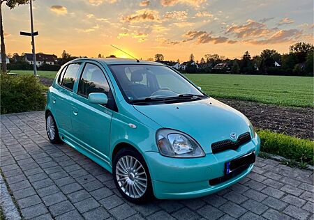 Toyota Yaris verspoilert&eingepassteSoundanlage CLARION