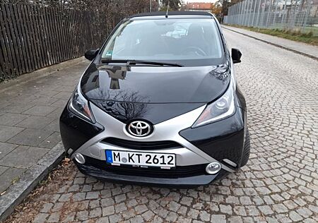 Toyota Aygo (X) Aygo (X) 1,0-l-VVT-i x-play x-play